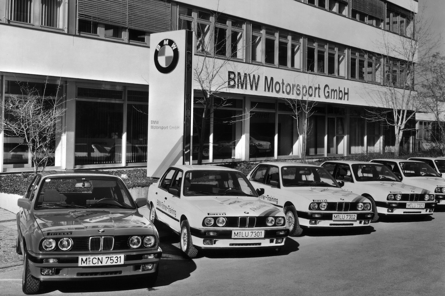 1972 wird die BMW Motorsport GmbH gegründet. Sie ist für alle Rennsportaktivitäten sowie für die Entwicklung und Produktion der BMW M-Modelle zuständig.