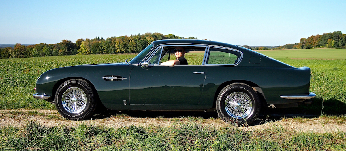Sebastian liebt das italienische Design des Aston Martin DB6 Vantage