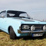 Wunderschön: Opel Rekord in Babyblau mit Hella 130.