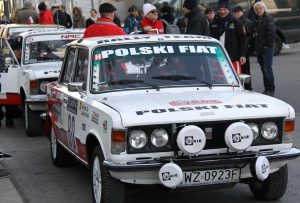 Das polnische Team ist mit einer Reihe Fiats stark vertreten, hier ein 125P von 1979, dahinter noch einer von 1975