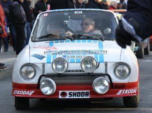Der Porsche des Ostens ganz traditionell mit einem tschechischen Team besetzt – ein Skoda 130 RS von 1976