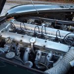 Herzstück des Aston Martin DB6 Vantage ist ein Vier-Liter-Reihensechszylinder mit drei Weber-Doppelvergasern und 325 PS.